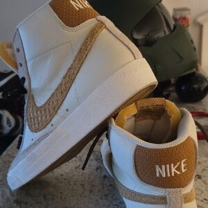 Nike Athletic Shoes in Cream and Black